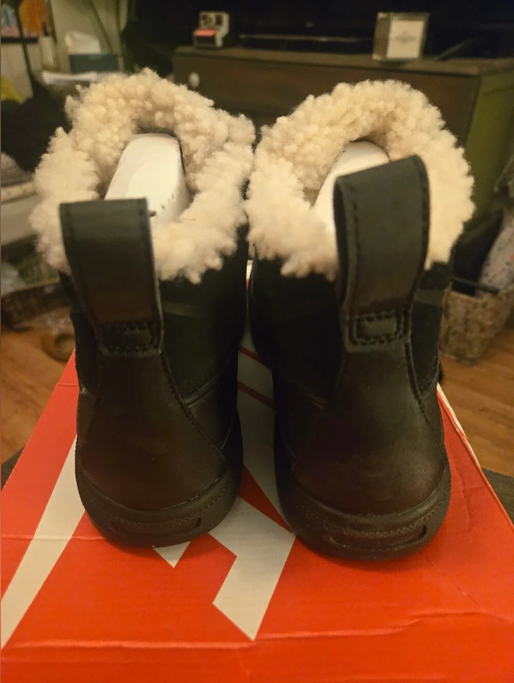 Nike Women's Woodside II Chukka Boots Size 10